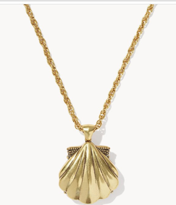 Kendra Scott Lucia Shell Gold Short Pendant Necklacee / Neutral Scallop